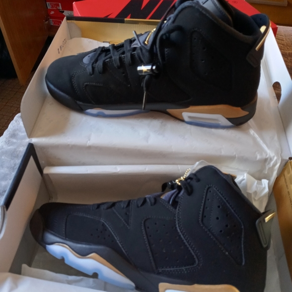 Jordan Retro black and Gold - Picture 3 of 4